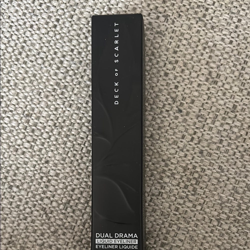 Deck of Scarlet Dual Drama Liquid Eyeliner in Cosmic rays/Dark matter